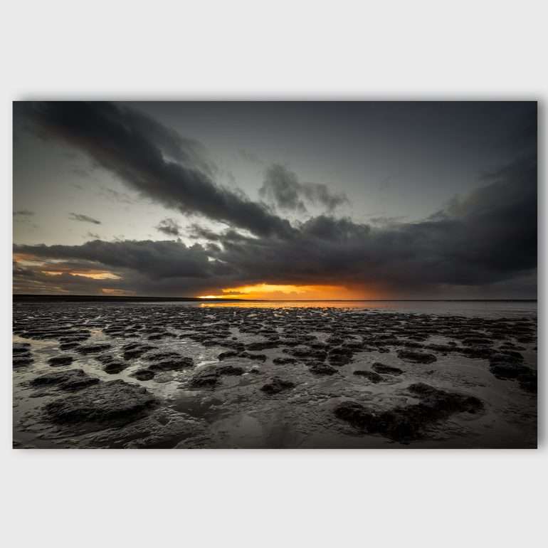 Wanddecoratie Aliens at the Coast - Regenbui bij Waddenzee met Maanlandschap
