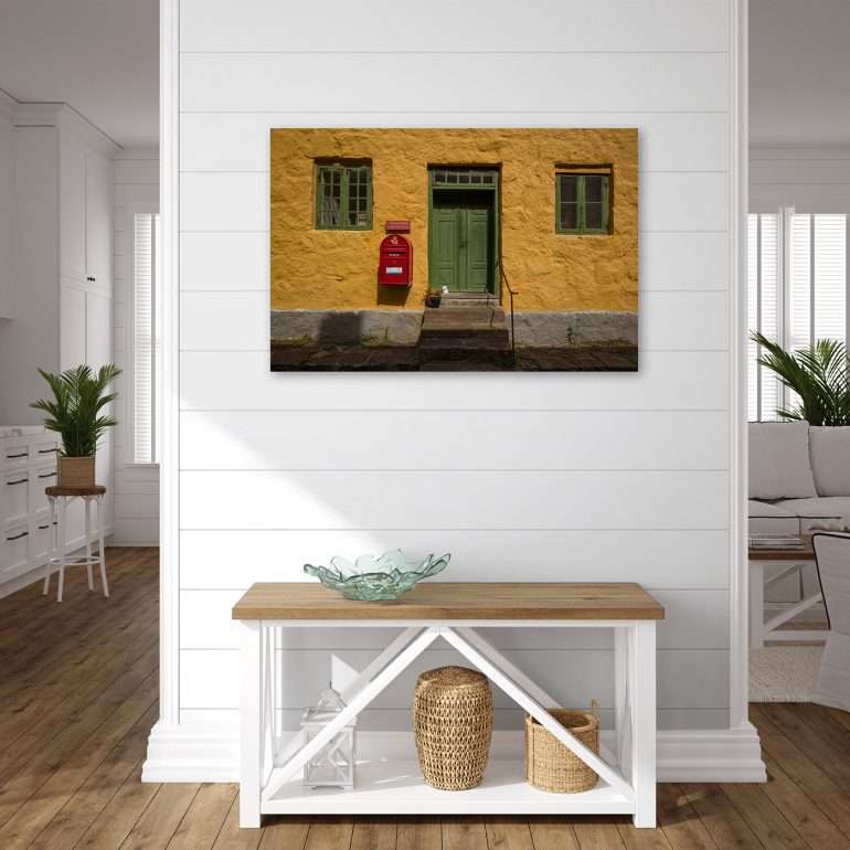 Wanddecoratie Golden Facade – Geel postkantoor op Christiansø