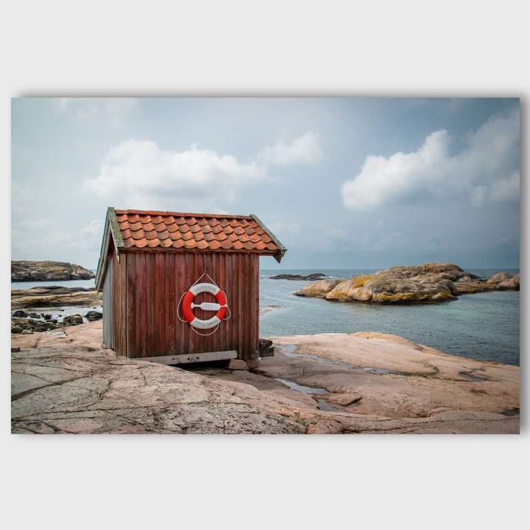 Wanddecoratie Coastal Cabin – Houten huisje aan de kust van Grebbestad, Zweden