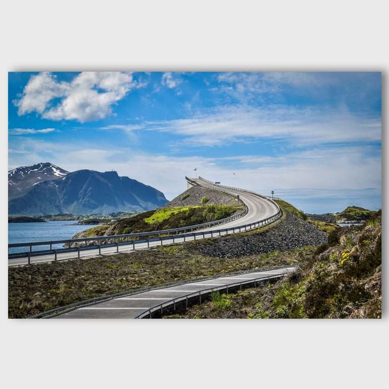 Wanddecoratie Floating Bridge – Overhangende brug aan de Atlantische weg, Noorwegen